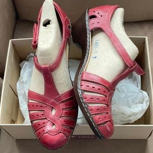 Clarks red ladies shoes sandals 7.5M